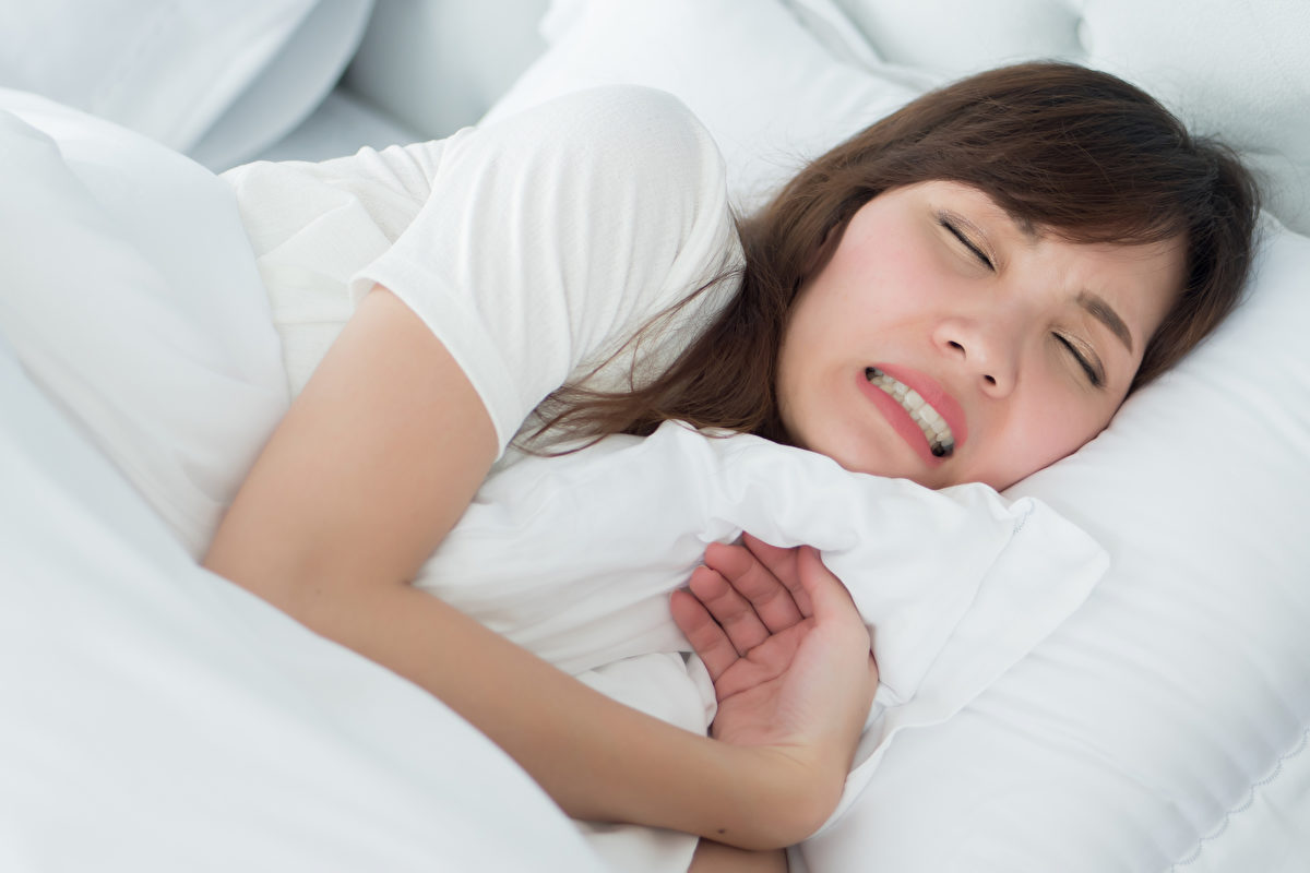 夜間瞓教磨牙